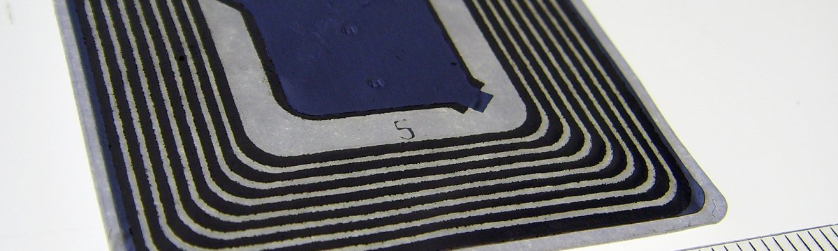 blocco RFID contro lettura illecita colore: Argento carta d'identità RFID & NFC 2 custodie per carte di credito carta di credito 100% carta di credito carta di credito blocco RFID contro lettura illecita colore: Argento carta d'identità RFID & NFC 2 custodie per carte di credito carta di credito 100% carta di credito carta di credito