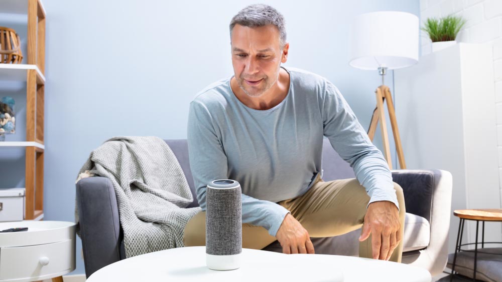 Smart speaker, come possono aiutare le persone anziane