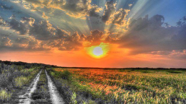 Una foto HDR di un tramonto