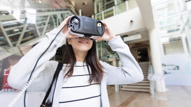 Visore realtà virtuale in un museo