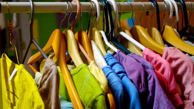 I vestiti usati da oggi si comprano online