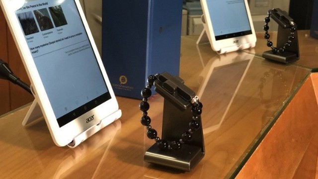Click to Pray, il rosario wearable che si attiva con il segno della croce