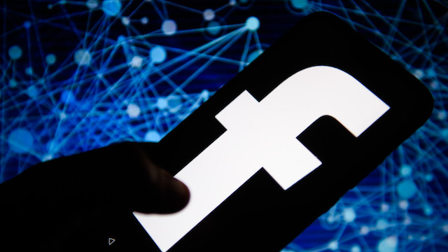 Facebook testa uno strumento per trasferire le foto nel cloud