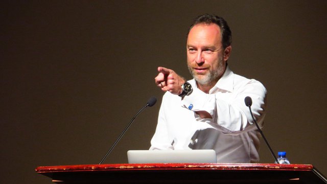 Jimmy Wales in una conferenza dello scorso febbraio