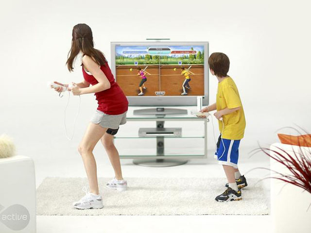 Giocare a tennis con la Wii