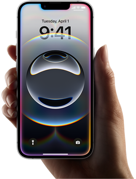 Una mano che tiene un iPhone 16e; il display all-screen è circondato da una luce soffusa colorata