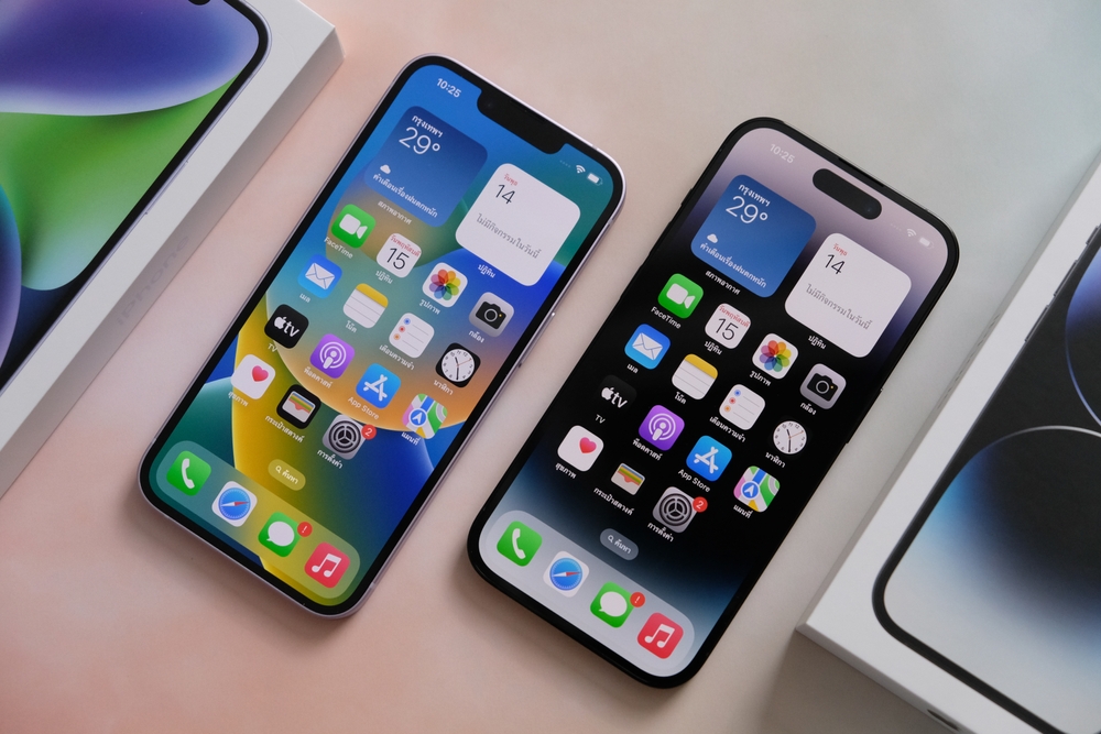 Coppia di iphone con widget e app Coppia di iphone con widget e app