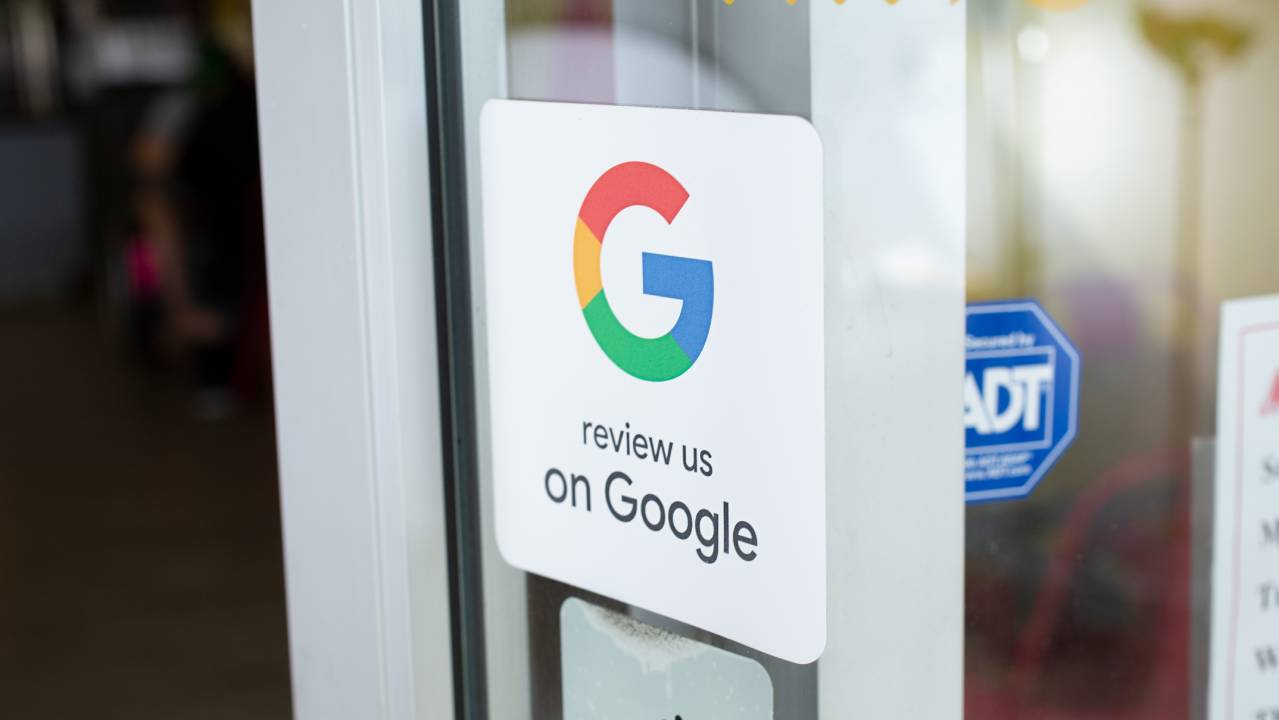 Vetrofania Scrivi una recensione su Google Vetrofania Scrivi una recensione su Google