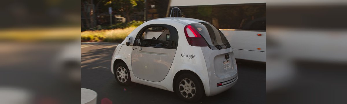 Google torna a sfidare Uber con un servizio di auto senza guidatore