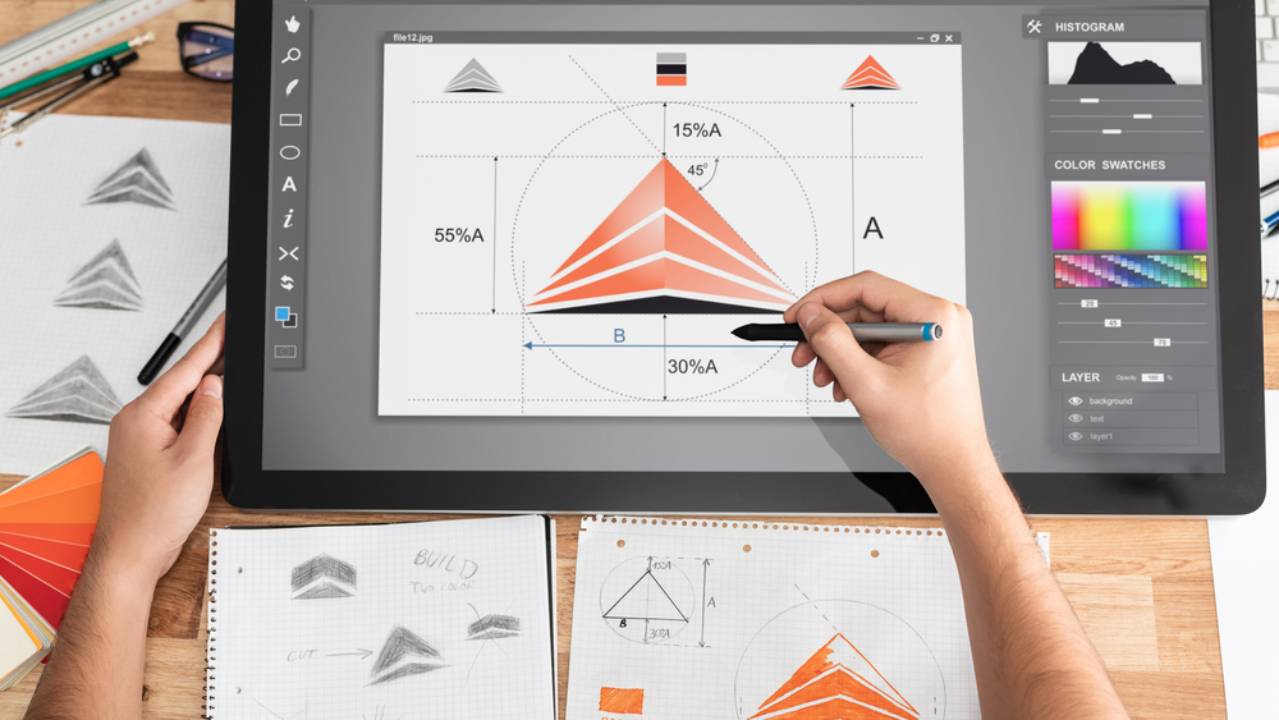 Persona crea un logo Persona crea un logo