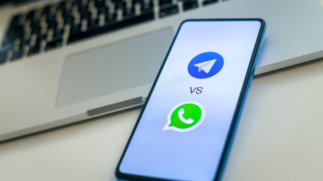 logo whatsapp e telegram a confronto