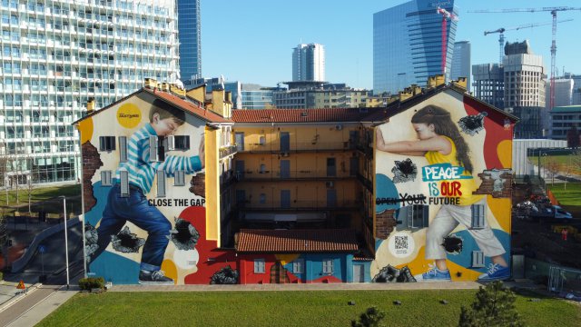 “Close the Gap. Peace is our Future”: il murales di Fastweb