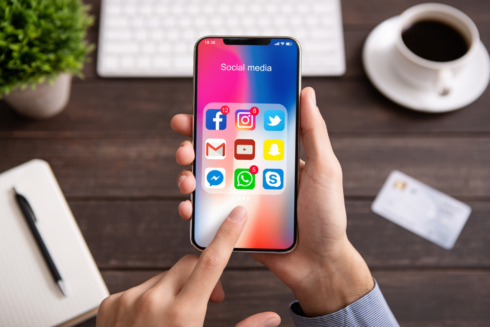 Smarthpone-icone-social