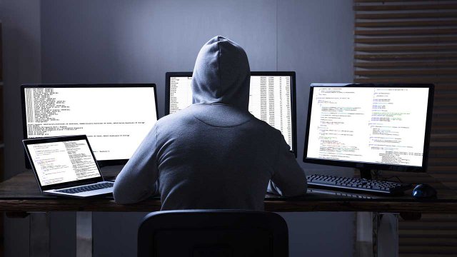 Hacker al lavoro