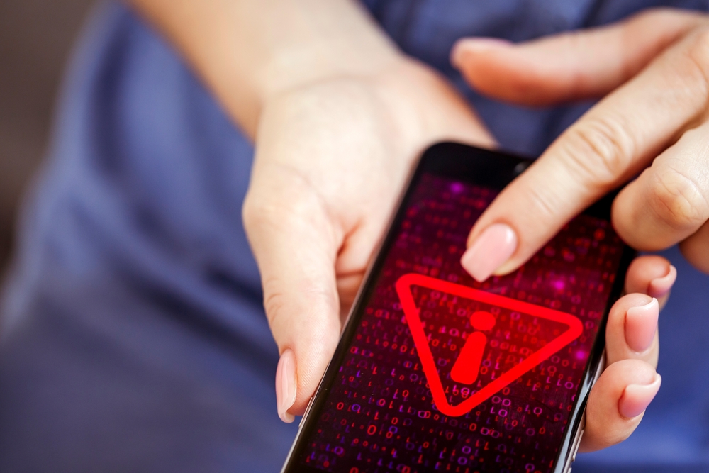 Segnale possibile pericolo virus su smartphone