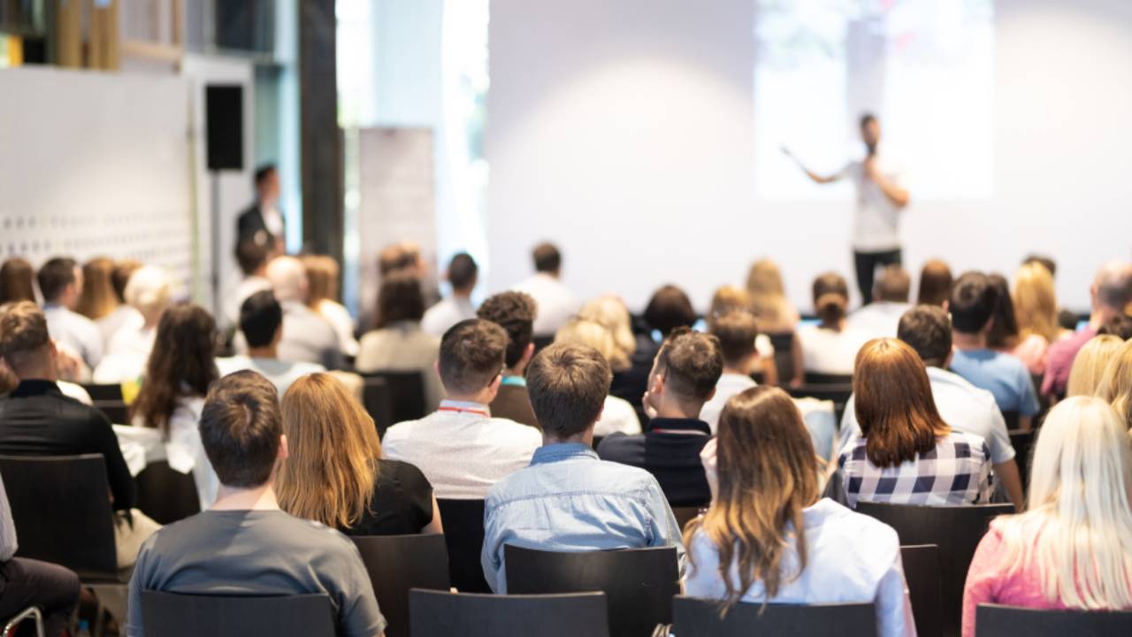 Attirare l'attenzione Attirare l'attenzione