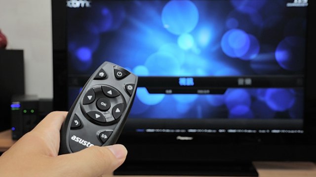 Televisore HD collegato con media player