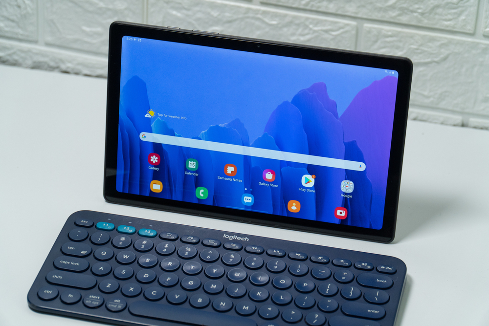 Tastiera e tablet collegati con bluetooth