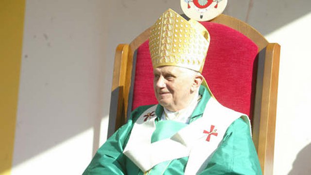 Quali motivi hanno spinto Papa Bendetto XVI a dimettersi? I complottisti indagano