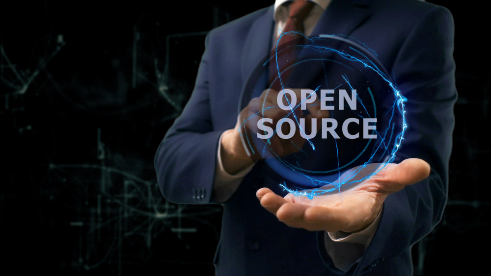Uomo-con-in-mano-bolla-digitale-open-source Uomo-con-in-mano-bolla-digitale-open-source