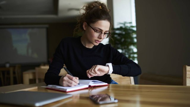 persona che organizza il suo tempo