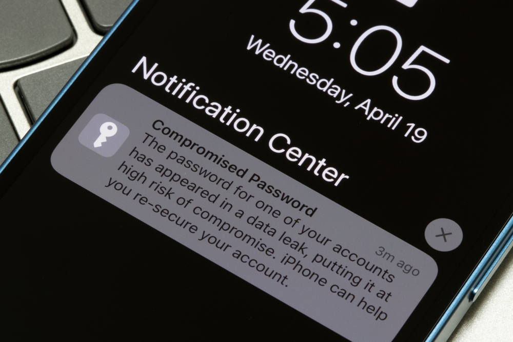 Notifica password compromessa su iPhone Notifica password compromessa su iPhone
