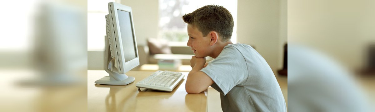 Uno studente su 6 passa più tempo online che a scuola