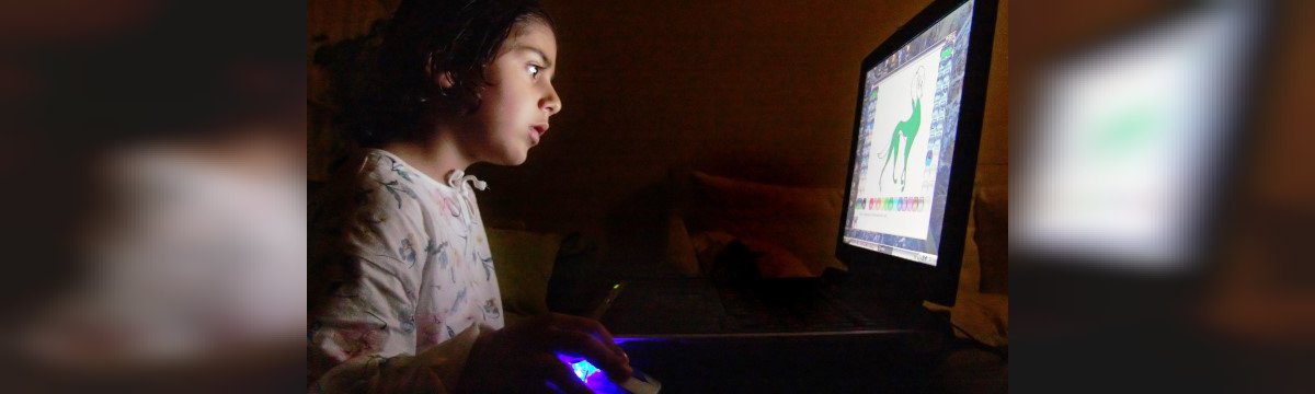 Nove consigli per genitori per proteggere i figli online