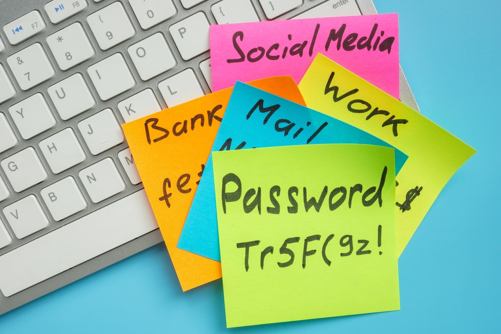 Serie di post-it con password
