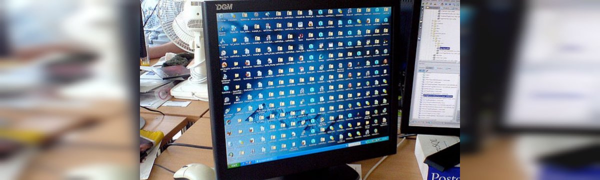 Un desktop Windows in condizioni pessime