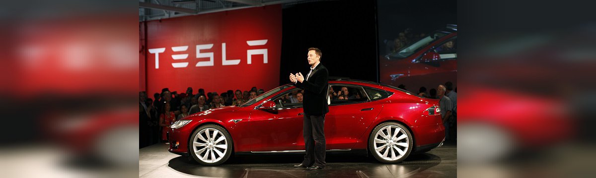 Tesla, in futuro tutte le auto si guideranno da sole