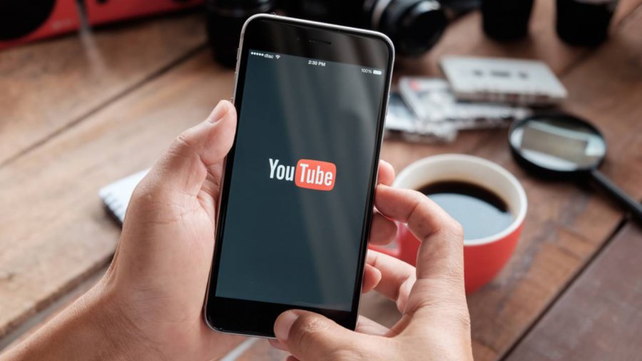 persona che usa Youtube