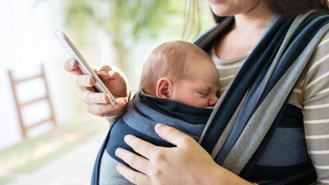 Mamma con smartphone