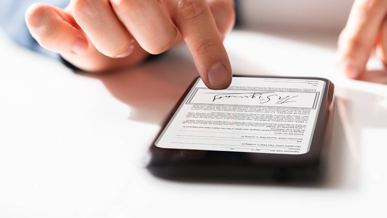 Firmare documento su uno smartphone Firmare documento su uno smartphone