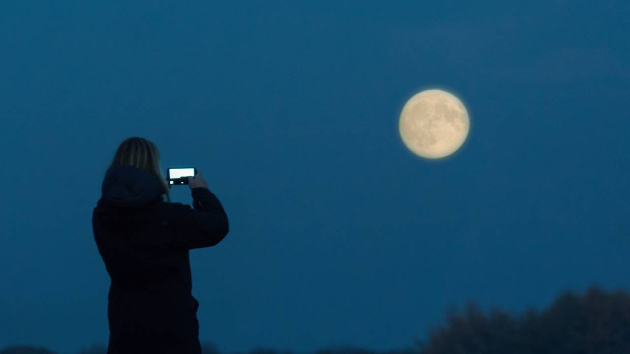 Come fotografare la Luna ed ottenere scatti di alto livello Come fotografare la Luna ed ottenere scatti di alto livello