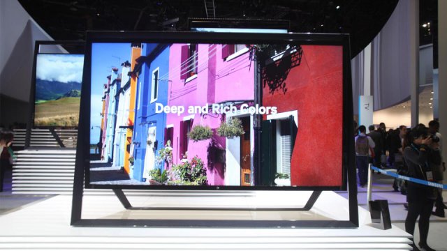 Un televisore UHD nel padiglione Samsung del CES 2013