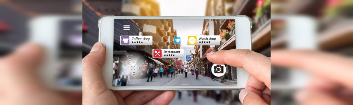 Uno smartphone dotato di app con realtà aumentata e geolocalizzazione