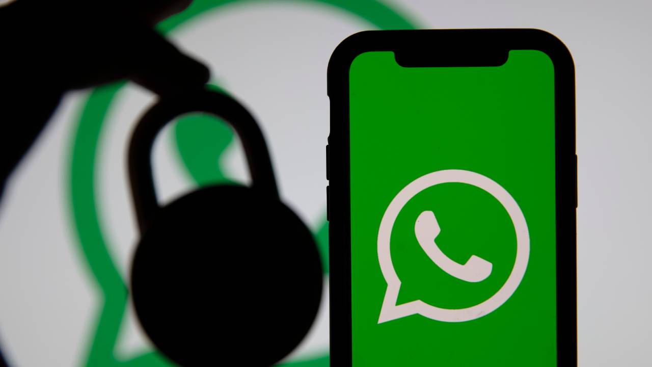 Bloccare le chat, la funzionalità di WhatsApp che tiene al sicuro le conversazioni Bloccare le chat, la funzionalità di WhatsApp che tiene al sicuro le conversazioni