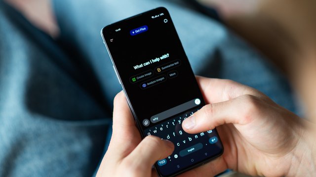 agente ai tastiera smartphone