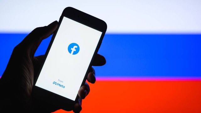 app di facebook con bandiera russa