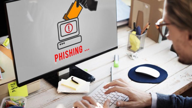 Attacco phishing