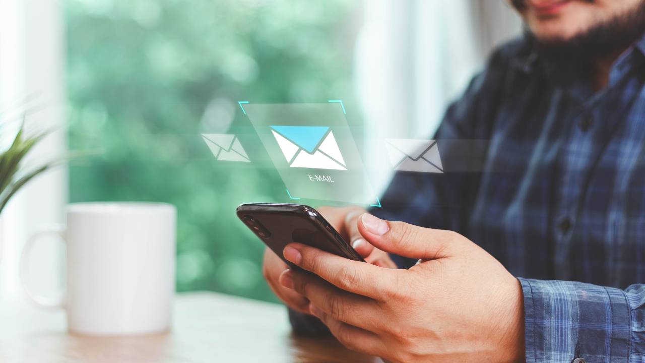 Mandare email Mandare email