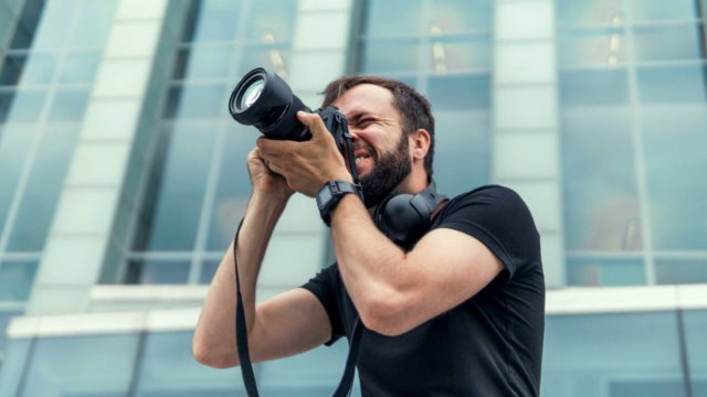 persona che fa fotografia