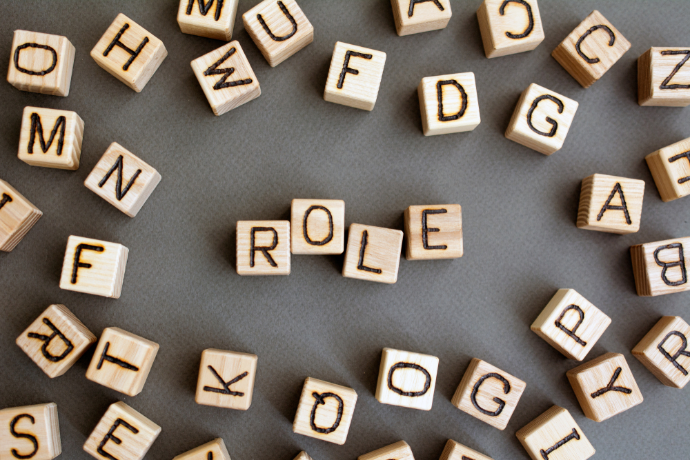 Cubi-con-lettere-formano-parola-role Cubi-con-lettere-formano-parola-role