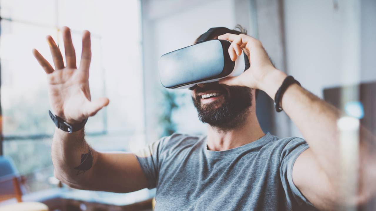 Realtà virtuale e tecnologia XR Realtà virtuale e tecnologia XR