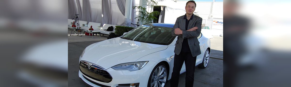 Tesla rinnova le sue auto senza pilota