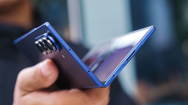 Smartphone foldable