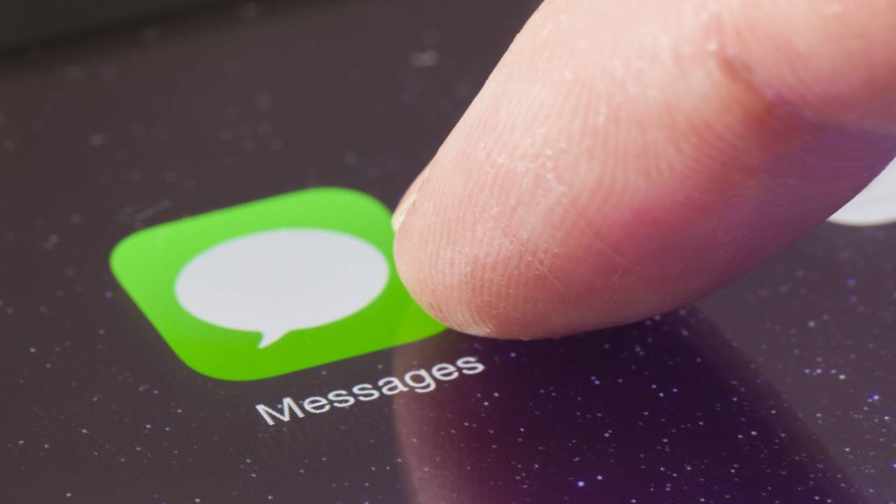 Come ascoltare e rispondere ai vocali su iPhone con messaggi di Apple Come ascoltare e rispondere ai vocali su iPhone con messaggi di Apple