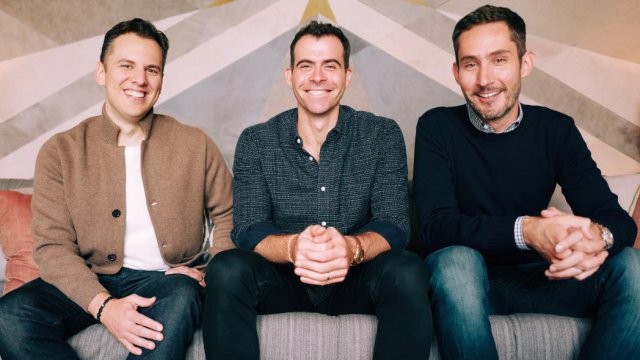 Adam Mosseri con i due cofondatori di Instagram