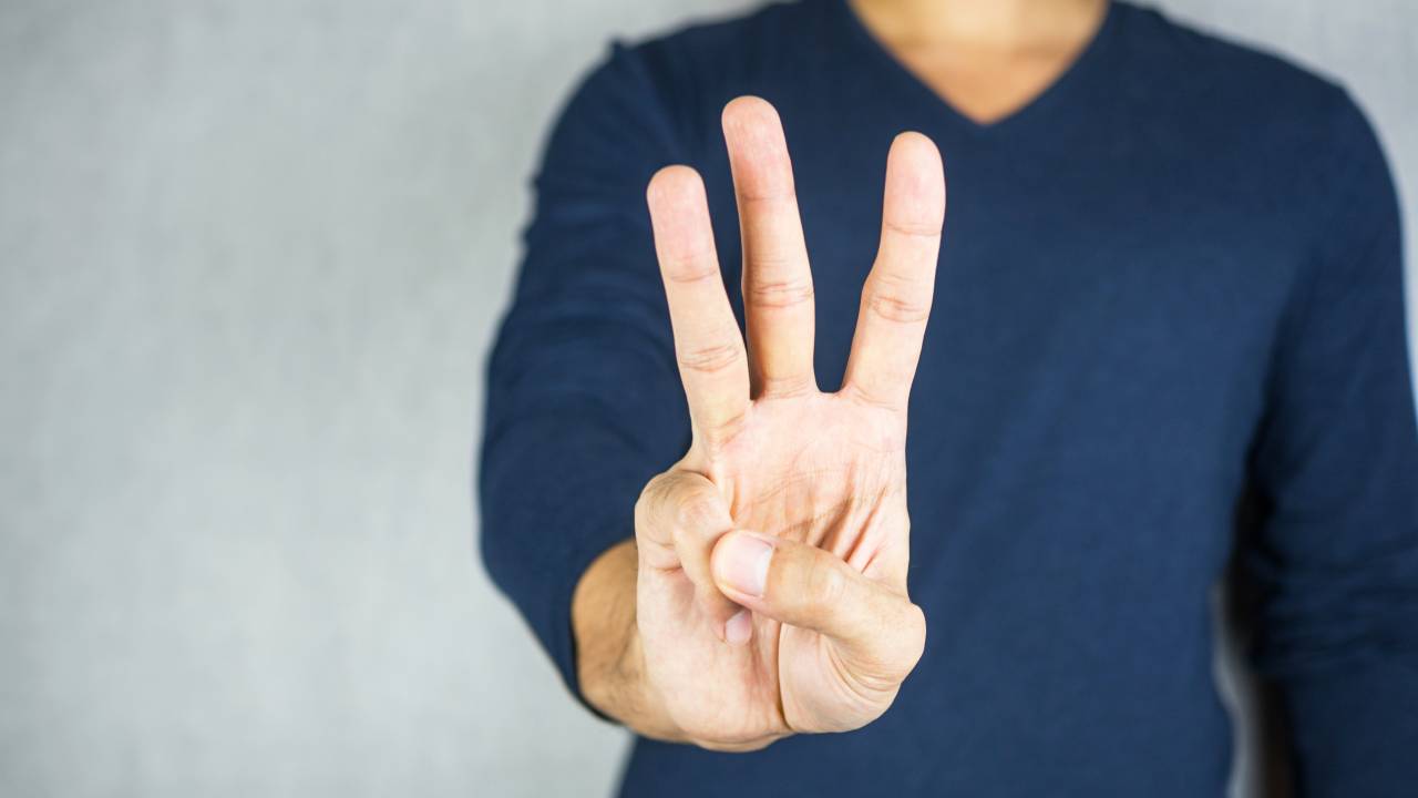 Parlare in pubblico, l'esercizio delle tre parole Parlare in pubblico, l'esercizio delle tre parole